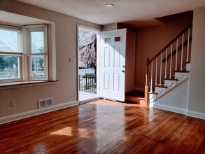 8404 Loch Raven Blvd in Towson, MD - Foto de edificio - Building Photo