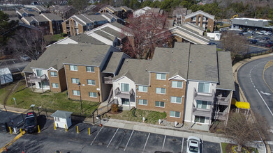 Hampton Harbor Apartments in Hampton, VA - Building Photo - Building Photo