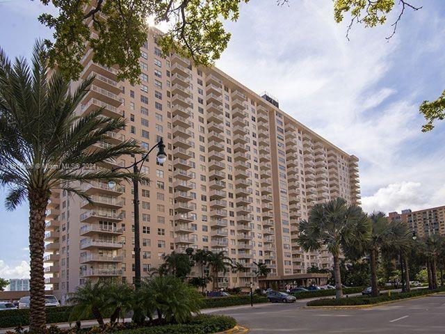 250 NE 174th St, Unit 1112 in North Miami Beach, FL - Building Photo