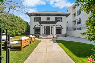 320 Westminster Ave in Los Angeles, CA - Building Photo