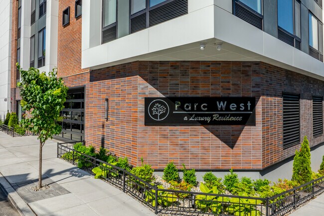 Parc West in North Bergen, NJ - Foto de edificio - Building Photo