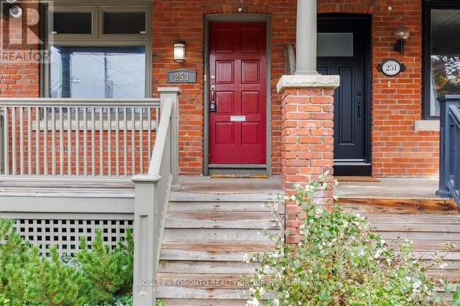 253 Bedford Rd in Toronto, ON - Building Photo - Building Photo
