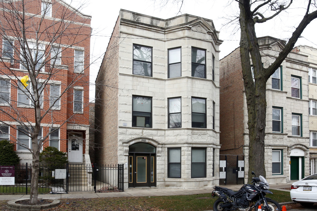 2142 W Crystal St in Chicago, IL - Building Photo