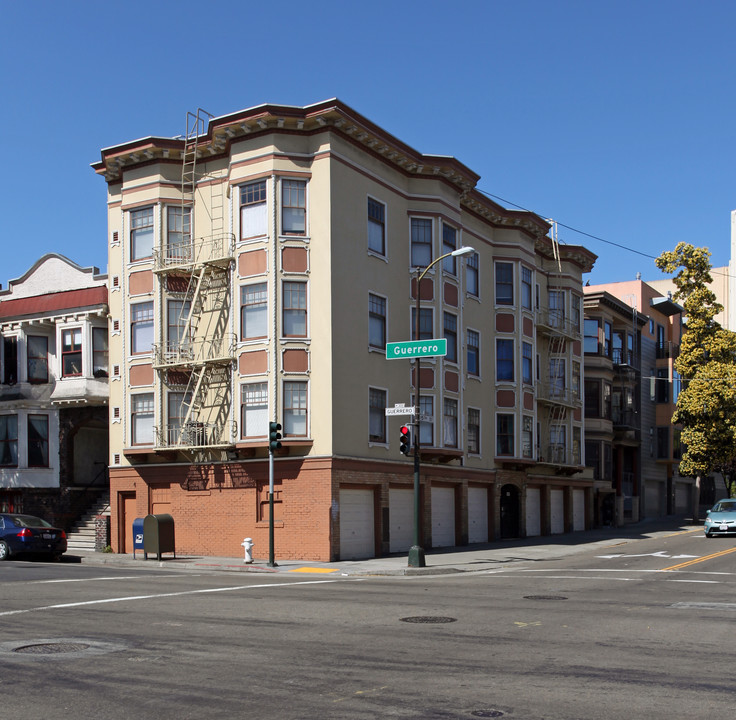 300 Guerrero St in San Francisco, CA - Building Photo