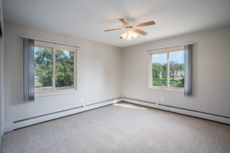 Parkview Apartments in St. Paul, MN - Building Photo - Interior Photo