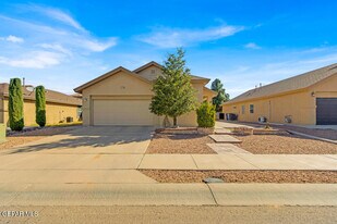 3220 Scarlet Point Dr in El Paso, TX - Building Photo