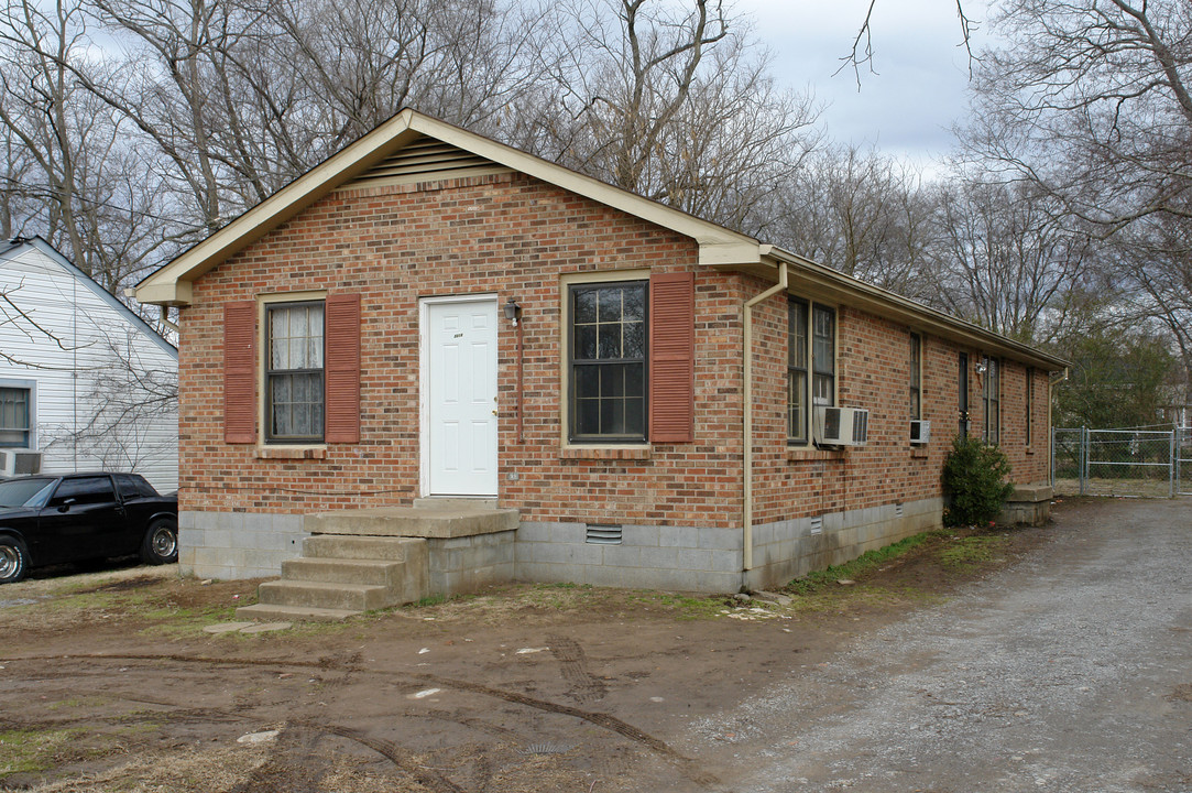 221 Harris St in Madison, TN - Foto de edificio