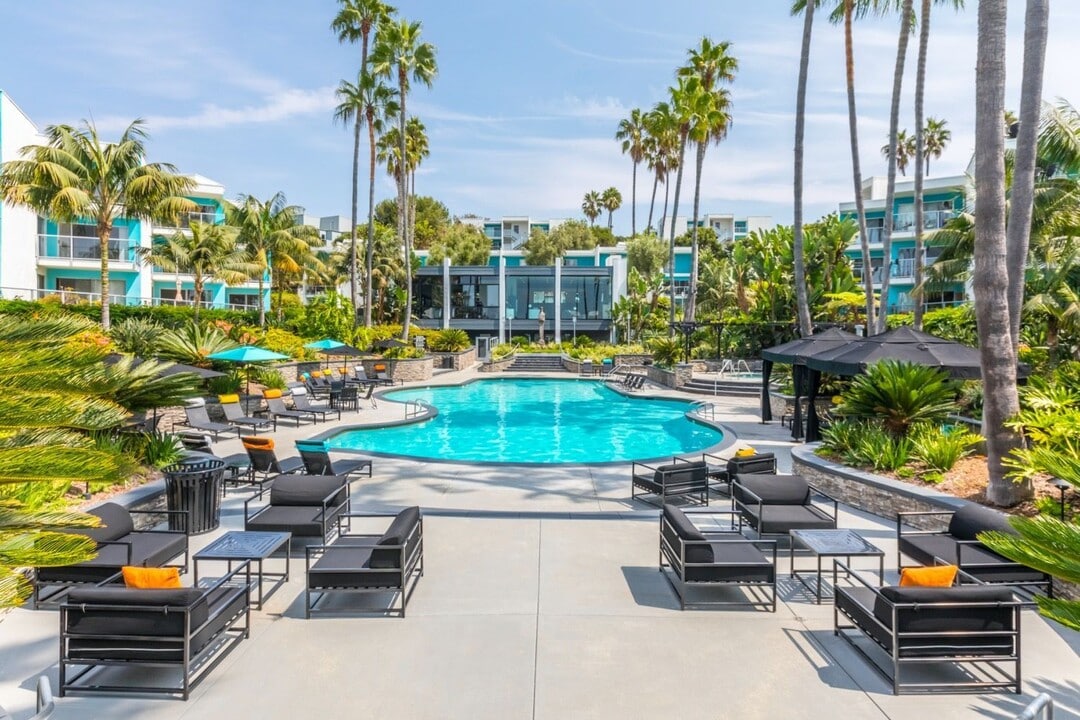 Ocean Club in Redondo Beach, CA - Foto de edificio