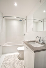 323 E 51st St, Unit 3F in New York, NY - Building Photo - Building Photo