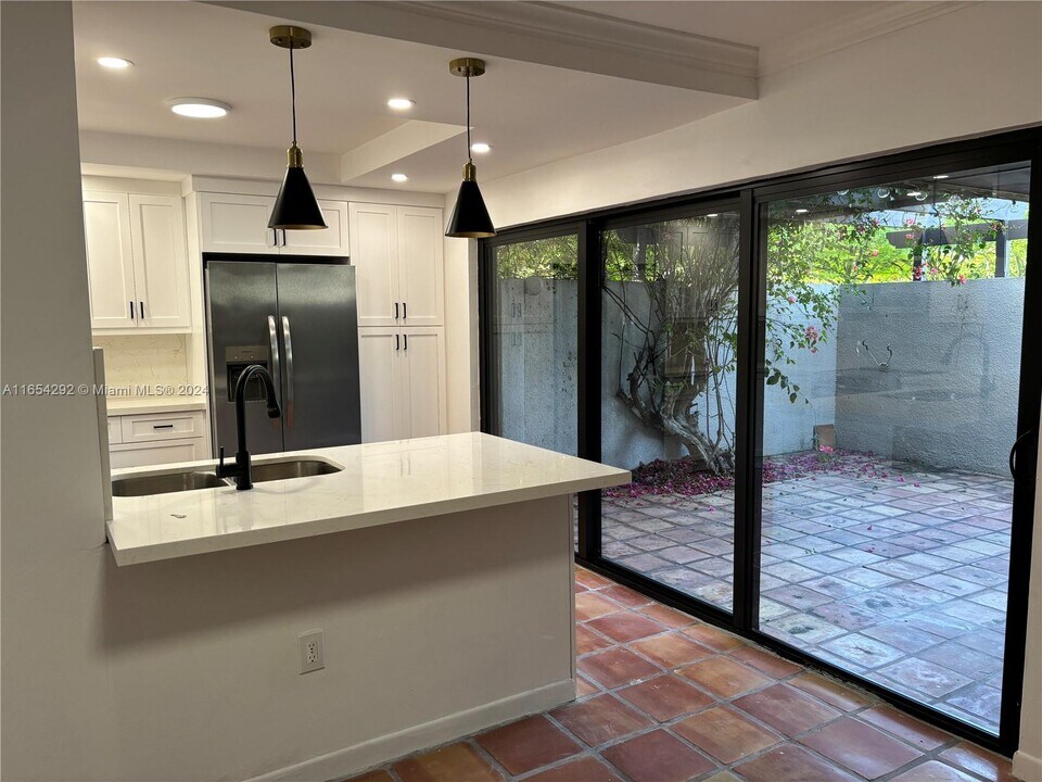 4708 SW 67th Ave, Unit L2 in Miami, FL - Foto de edificio
