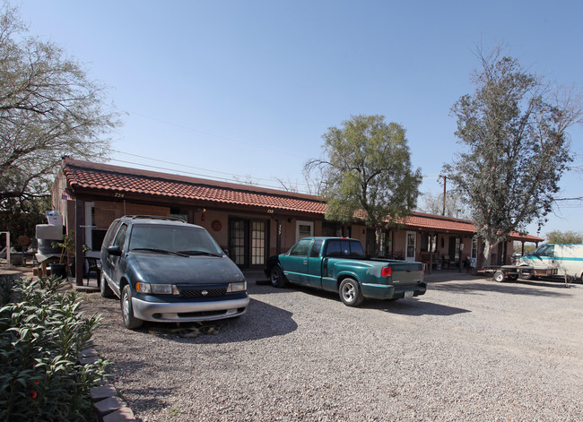 740 E Limberlost Dr in Tucson, AZ - Foto de edificio - Building Photo