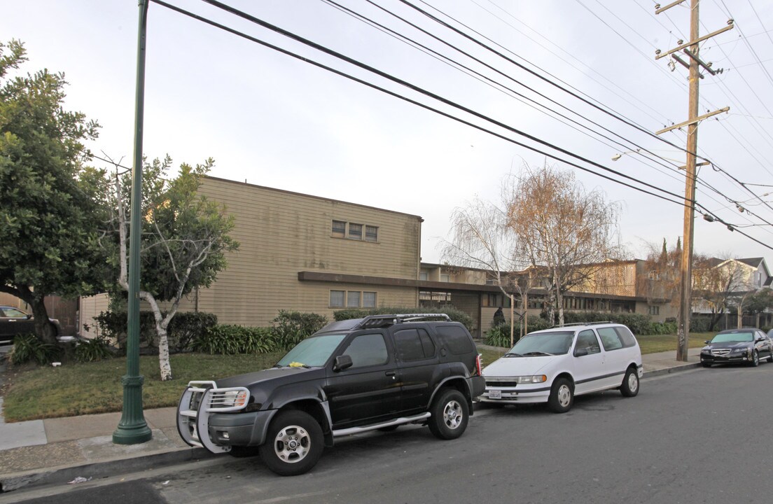 580 Buena Vista Ave in Alameda, CA - Foto de edificio
