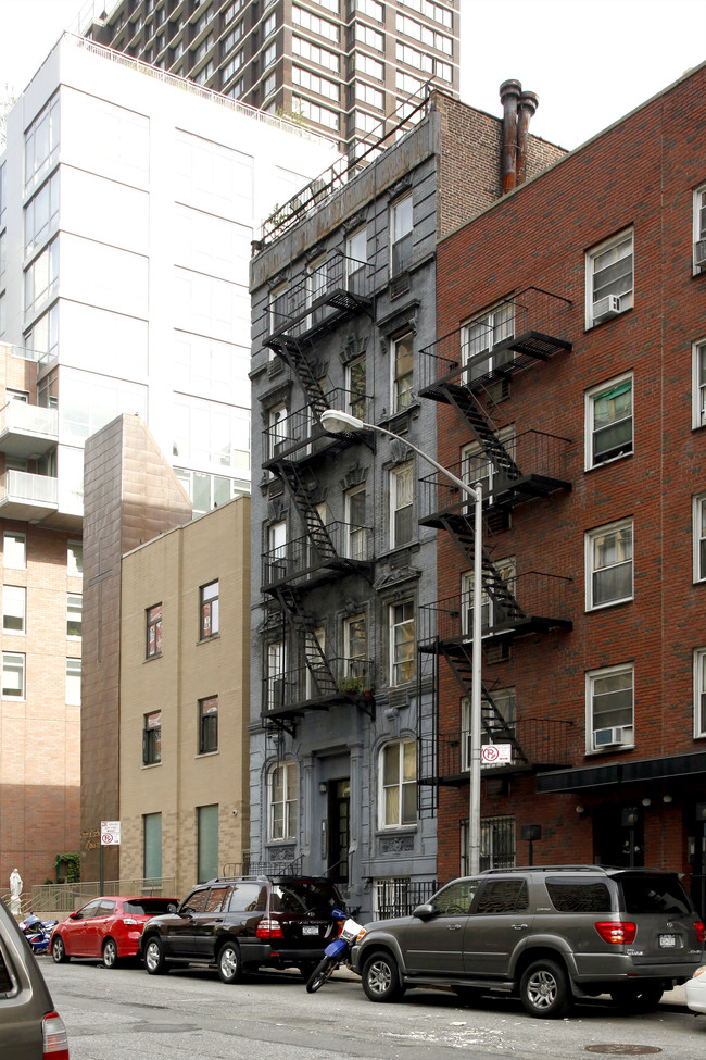 331 E 33rd St in New York, NY - Building Photo - Building Photo