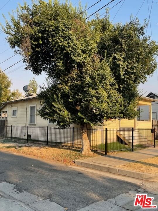 1608 E St in Bakersfield, CA - Building Photo - Building Photo