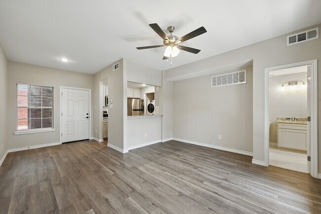 5325 Bent Tree Forest Dr, Unit 1108 in Dallas, TX - Building Photo - Building Photo