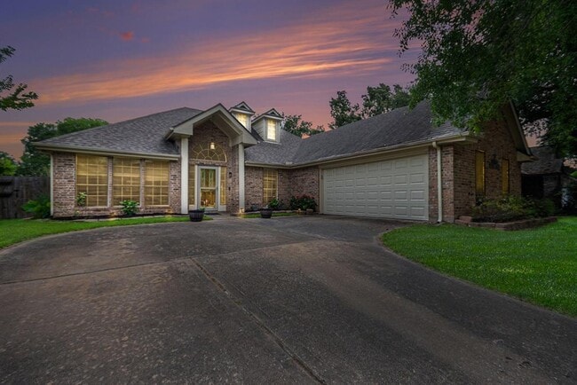 property at 1813 Oakwood Dr E