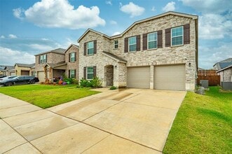 2017 Winding Crk Wy in Denton, TX - Building Photo - Building Photo