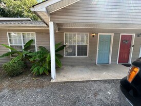 818 N McLemore Ave in Brownsville, TN - Building Photo