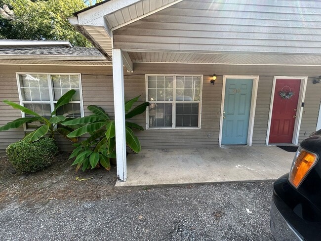 property at 818 N McLemore Ave