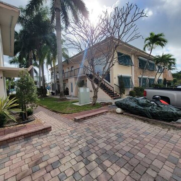 122 Isle of Venice in Fort Lauderdale, FL - Building Photo