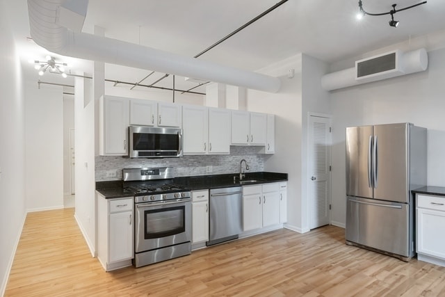 400 W Ontario St, Unit 608 in Chicago, IL - Foto de edificio - Building Photo