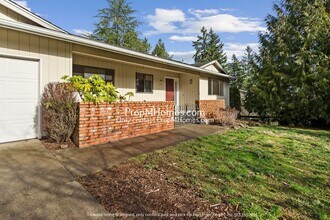 1755 Cloverleaf Rd in Lake Oswego, OR - Building Photo - Building Photo