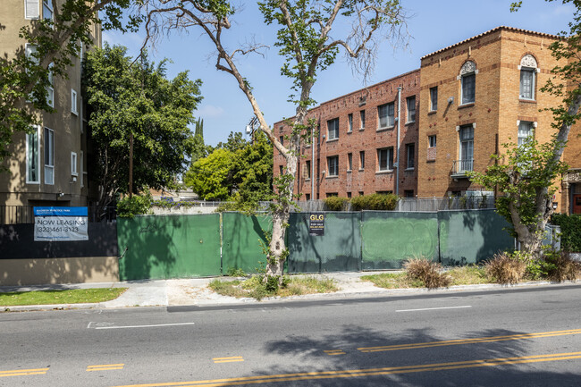 645 N Rossmore Ave in Los Angeles, CA - Foto de edificio - Building Photo