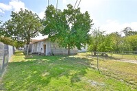 1126 Cedar St in Abilene, TX - Foto de edificio - Building Photo