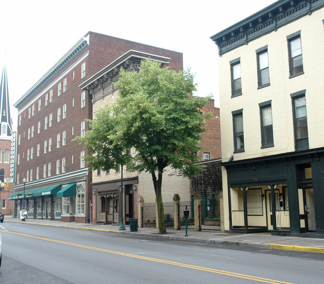 214-216 N Queen St in Martinsburg, WV - Building Photo - Building Photo