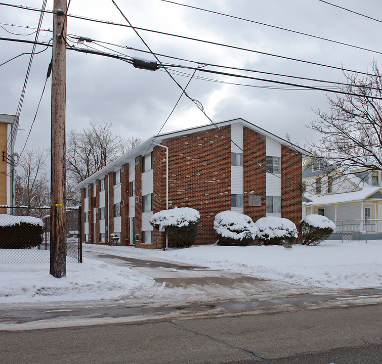 45-47 Rhodes Ave in Akron, OH - Building Photo