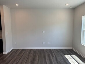204 Paramount Dr in Smithfield, NC - Building Photo - Building Photo