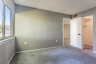 The Boulevard Apartments in Bradenton, FL - Building Photo - Interior Photo