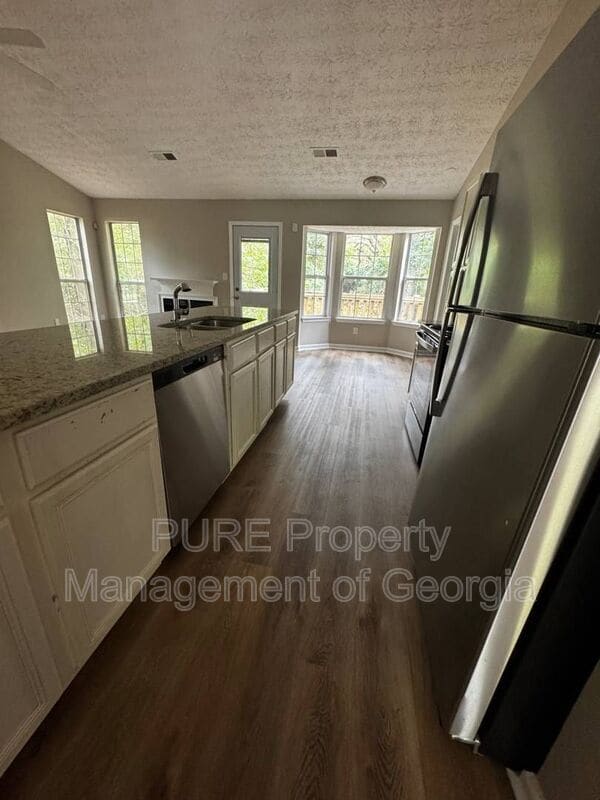 property at 3181 Kings Glen Dr