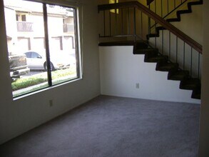 1314 W Apricot Ave in Lompoc, CA - Building Photo - Building Photo