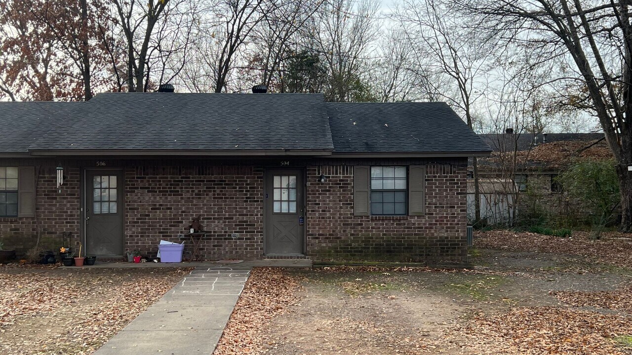504 E G St in Russellville, AR - Building Photo