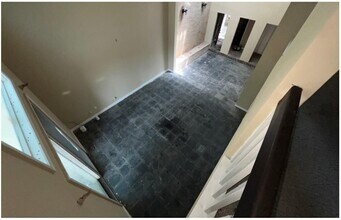 4560 Bellaire Blvd in Bellaire, TX - Building Photo - Building Photo