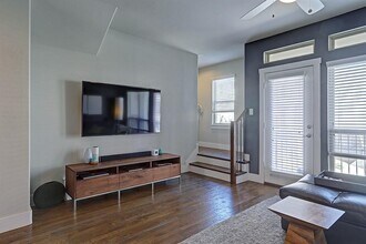 1310 Palm Canyon Dr in Dallas, TX - Building Photo - Building Photo