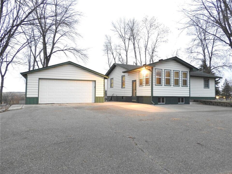 724 6th St N in Winsted, MN - Building Photo