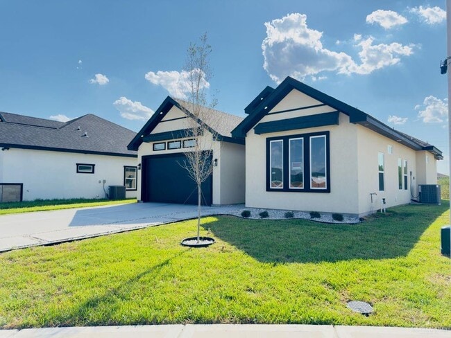 43 N Woody Rd in Edinburg, TX - Building Photo - Building Photo