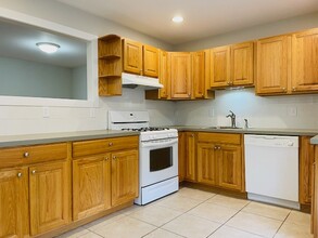 32 Westville Ave in Danbury, CT - Foto de edificio - Building Photo