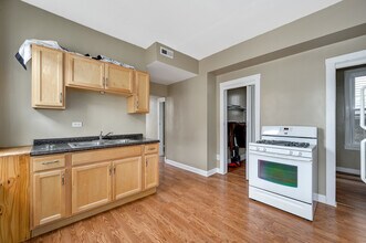 1015 W 31st Pl, Unit 2F in Chicago, IL - Foto de edificio - Building Photo