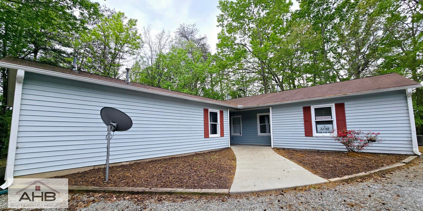 2485 Michelle Dr in Burlington, NC - Building Photo