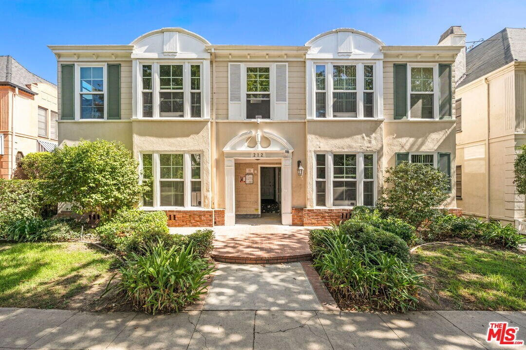 212 S Reeves Dr in Beverly Hills, CA - Building Photo