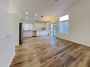 138 Windy Creek Ave in Las Vegas, NV - Building Photo - Building Photo
