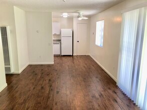 810 Carlita Cir, Unit 810 Carlita Circle Apt. B in Rohnert Park, CA - Building Photo - Building Photo