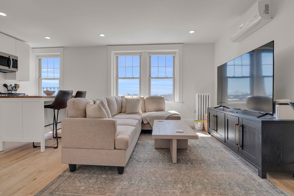 26 Bradlee Rd, Unit 102 in Medford, MA - Building Photo