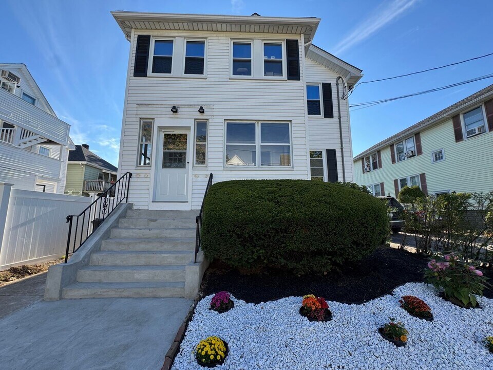 324 Arlington St in Watertown, MA - Building Photo