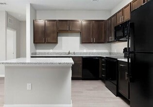 13411 FM812 in Del Valle, TX - Foto de edificio - Building Photo