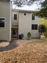 36 Horizon Hill Rd in Newington, CT - Building Photo - Building Photo