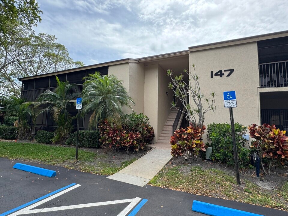 147 Deer Creek Blvd in Deerfield Beach, FL - Building Photo